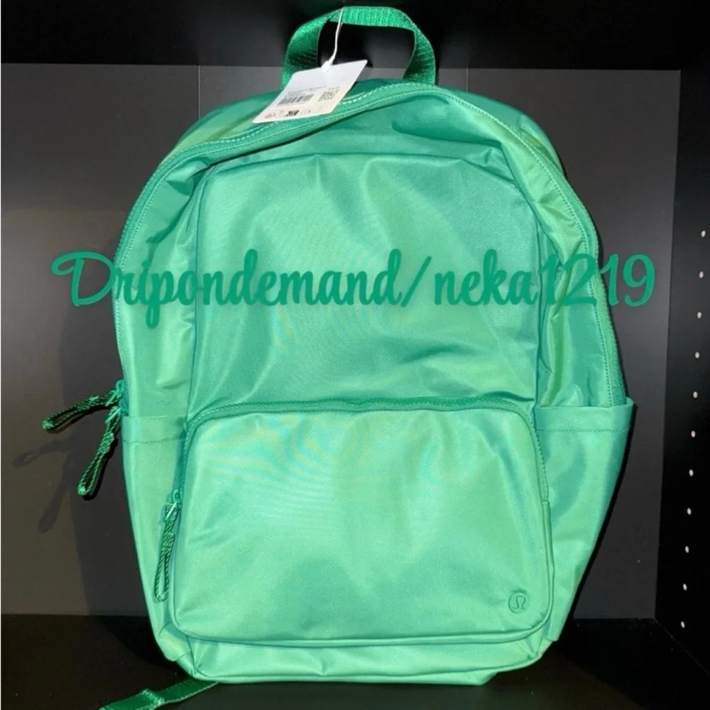 Lululemon Everywhere Backpack 22L- Raceway Green/Sheer Oak